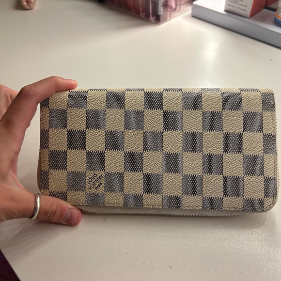 Louis Vuitton Damier Azur Zippy Wallet - Picture 4 of 5